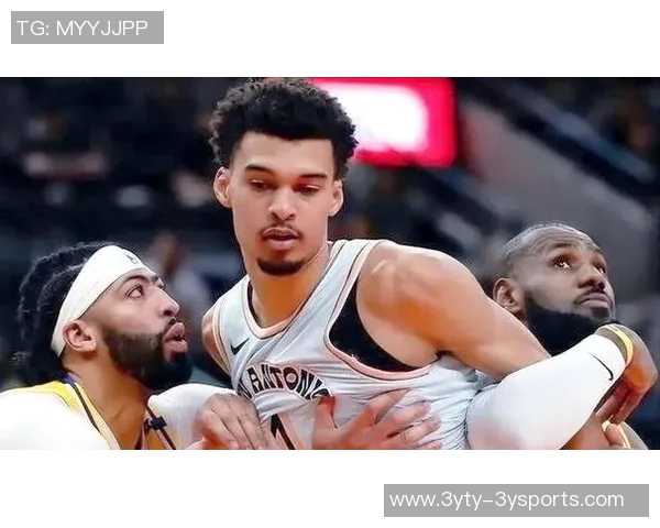 华子赞文班亚马封盖能力出众脚步灵活称其为独一无二的篮球天才